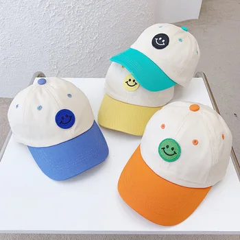 Детские милые цветные бейсболки с козырьком в виде смайлика для защиты от солнца для маленьких девочек, кепки с вышитыми буквами для детей от 3 до 8 лет
