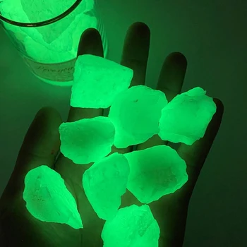 Синтетические необработанные флуоресцентные камни, светящиеся в темноте, Волшебный кристалл, зелено-синие светящиеся камни для декора аквариума и сада